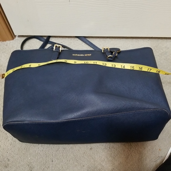 Michael kors large zip-up tote bag. - Picture 9 of 12